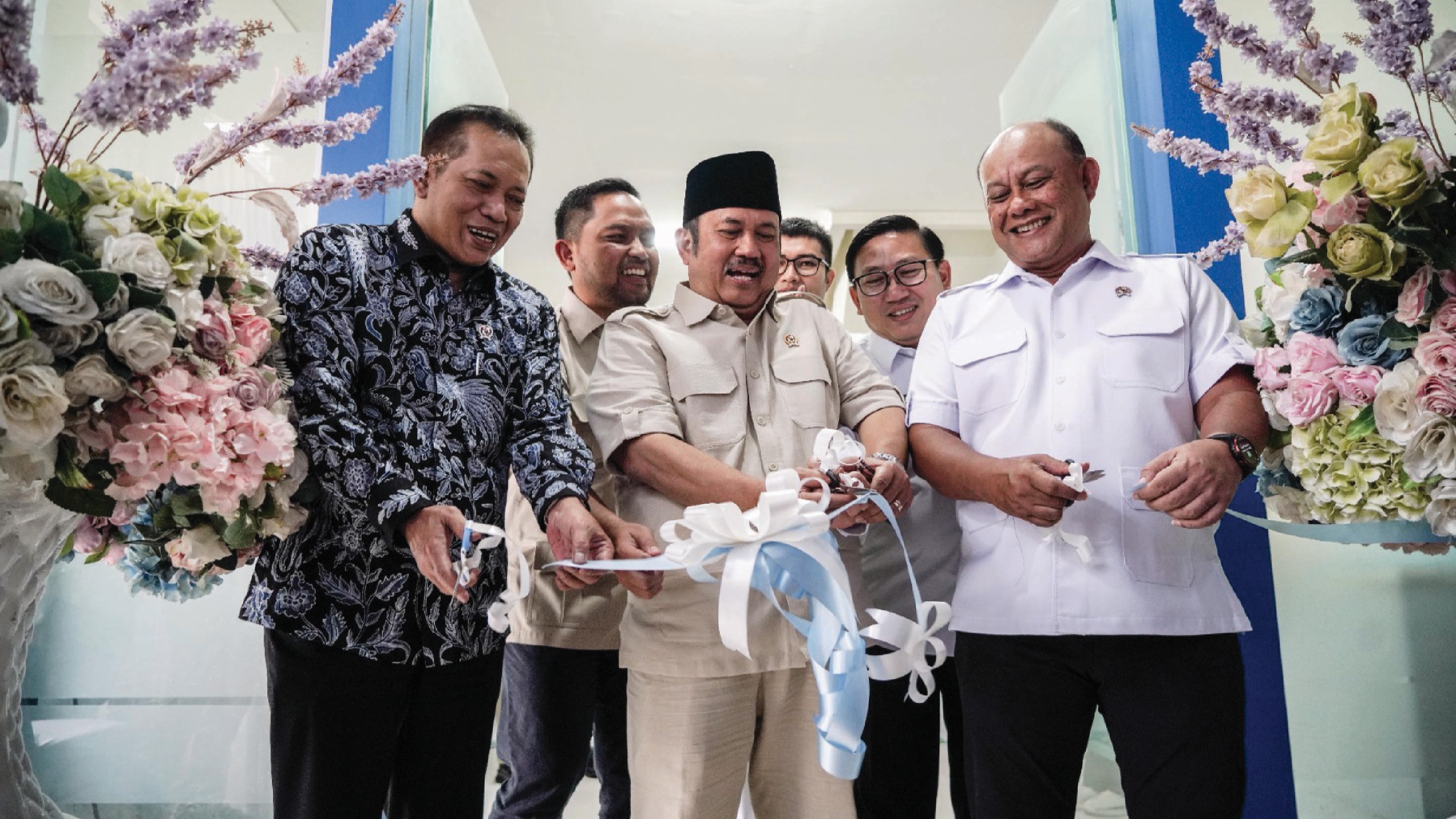 Susu Menu Favorit MBG! Kepala BGN Merangin Launching Rumah Susu