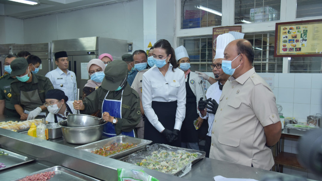 BGN Merangin dan Menpar Tinjau Praktik Siswa SPPI Batch-3 di Dapur NHI